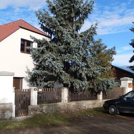 Apartment U Lochu Knovicky Экстерьер фото