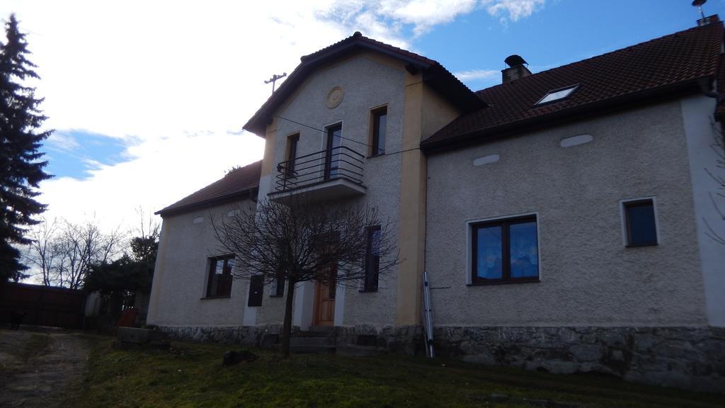 Apartment U Lochu Knovicky Экстерьер фото